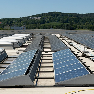 Gewerbliche Aufdachanlage PV-Reinigung